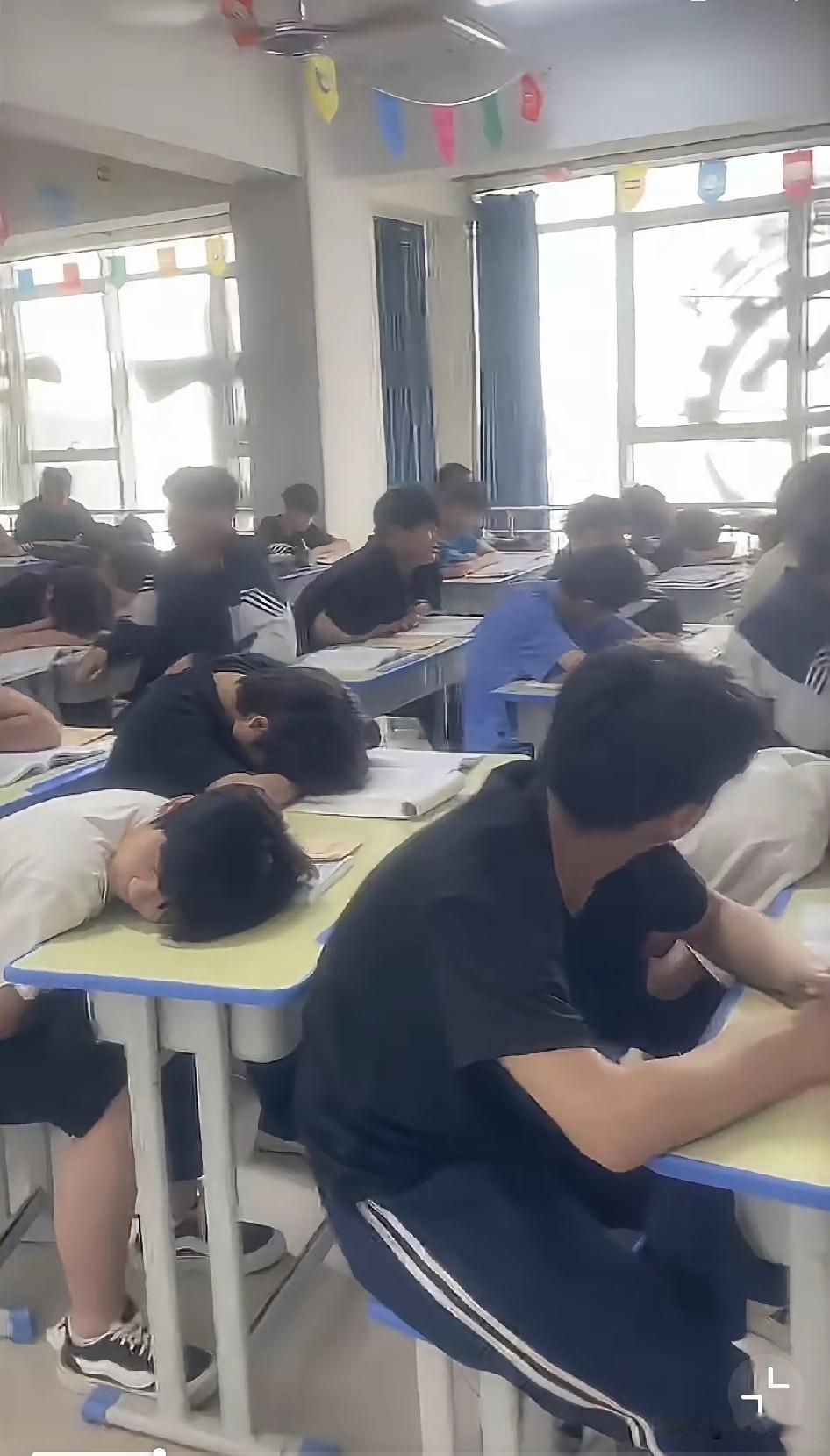 他们可能都是社会的未来，然后浑浑噩噩混几年毕业，肚子里啥也没有，一样会抱怨工作不