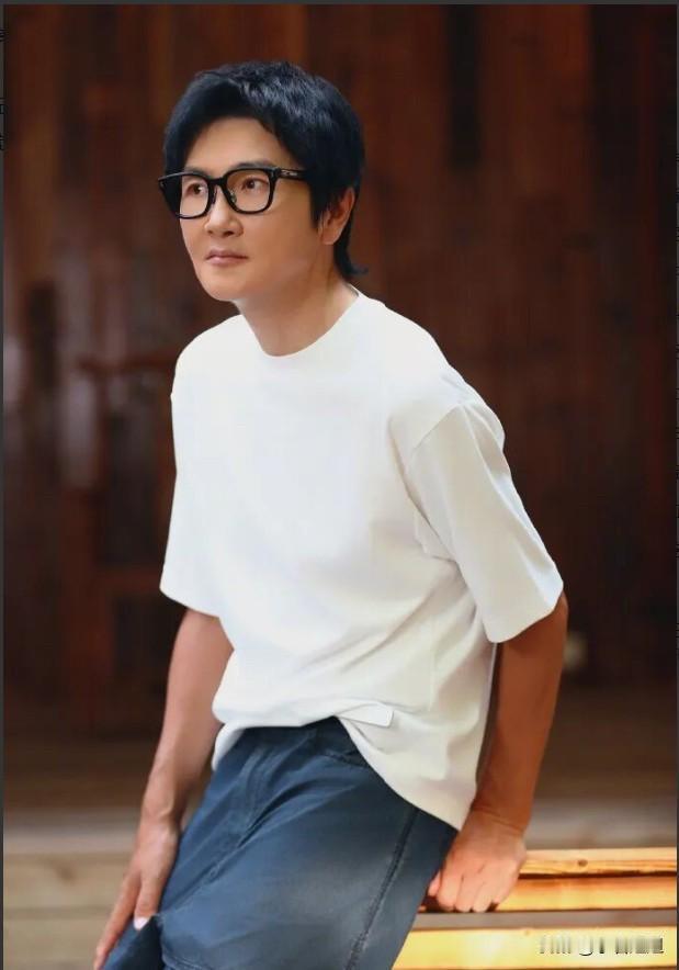 孙楠最让人担心的事还是发生了  
不是嗓子出问题，  
也不是演出取消，而是他瘦