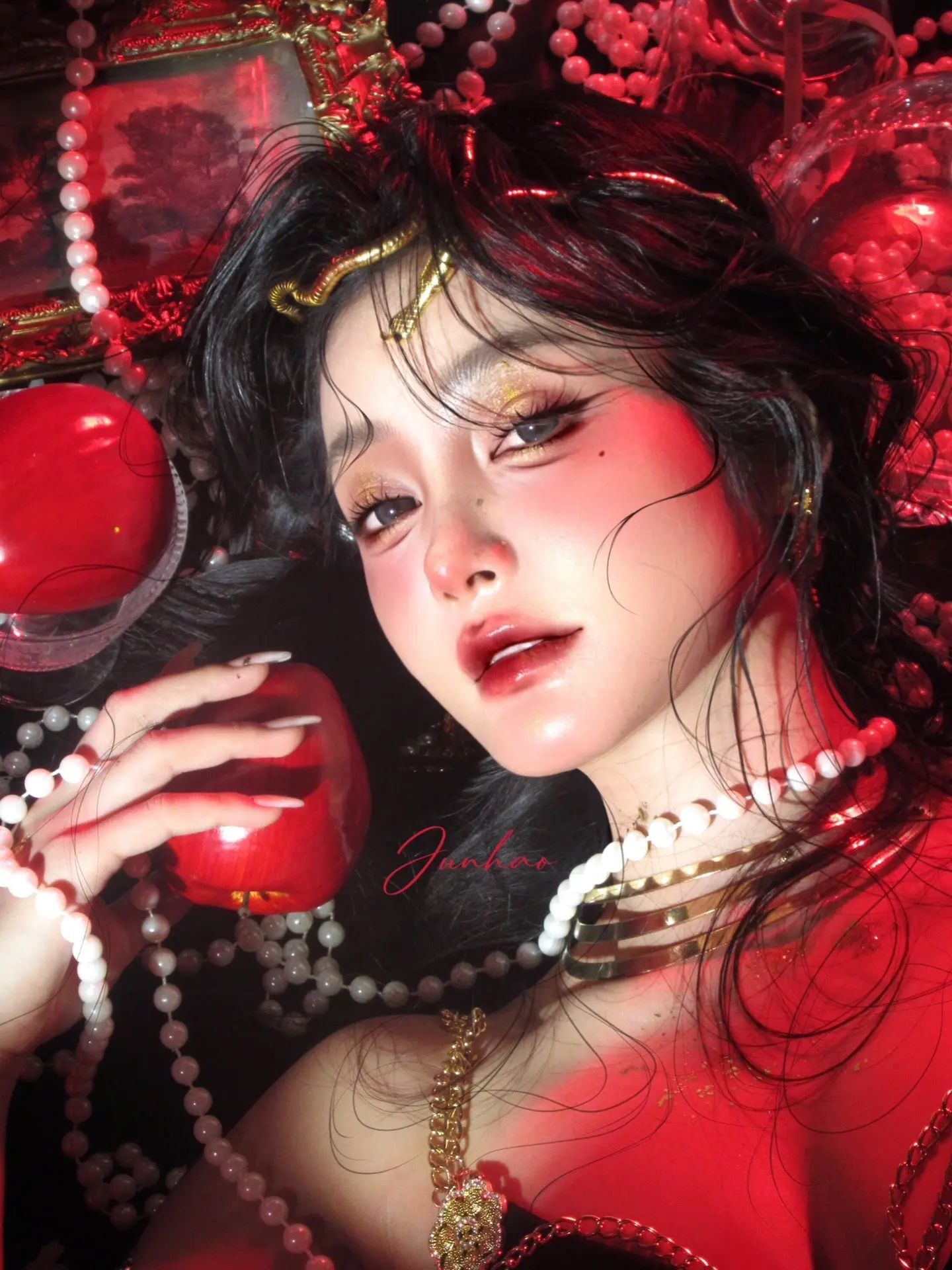 禁果.是伊甸园里诱惑亚当夏娃吃下禁果的毒蛇.🍎