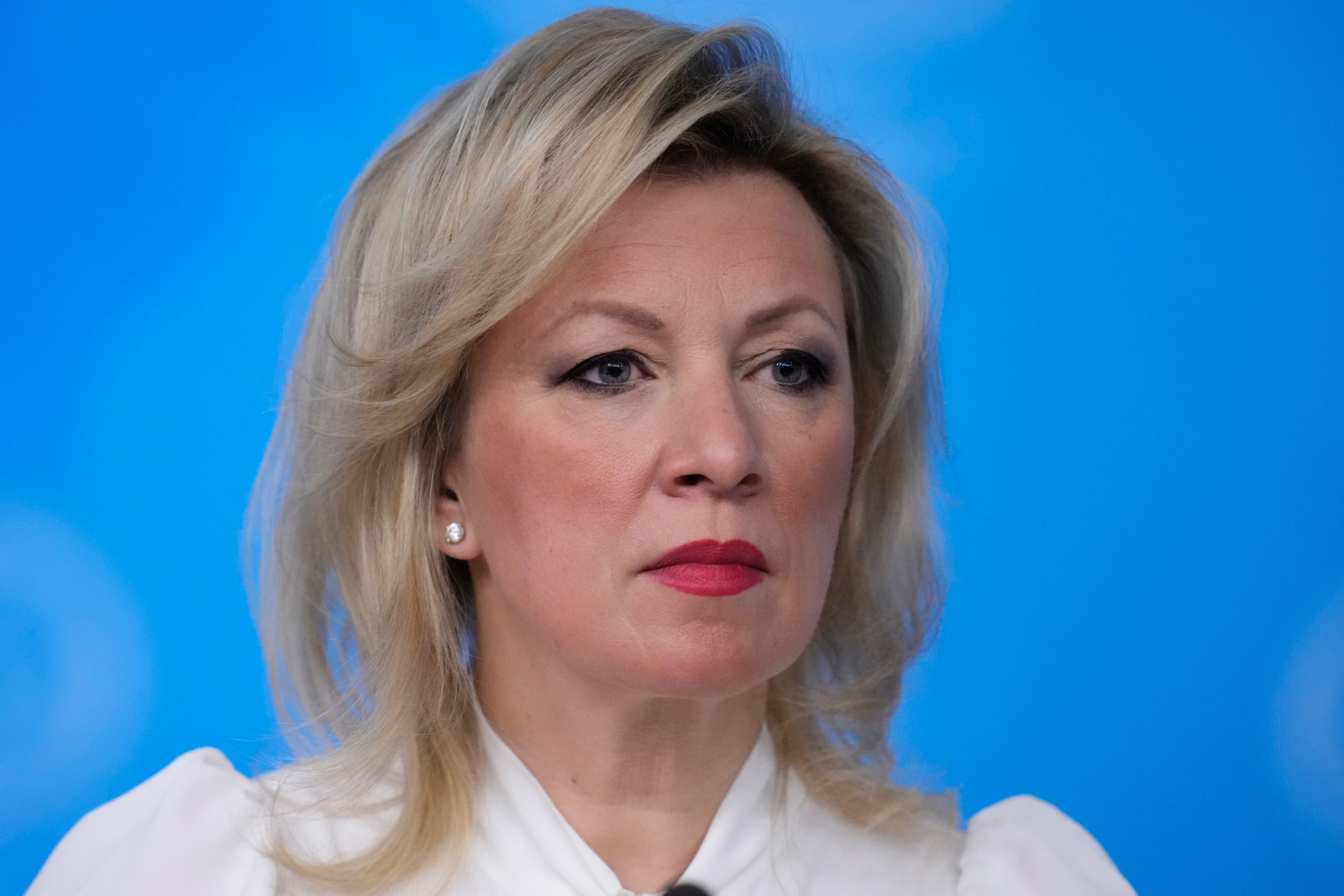 #扎哈罗娃辣评爱泼斯坦案是一场吸血鬼舞会#【#扎哈罗娃辣评爱泼斯坦案# ：“吸血