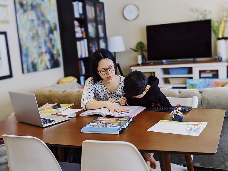 毕业班班主任说：
 
1、不努力不用心——职高见
2、努力但方法差——普高边缘见