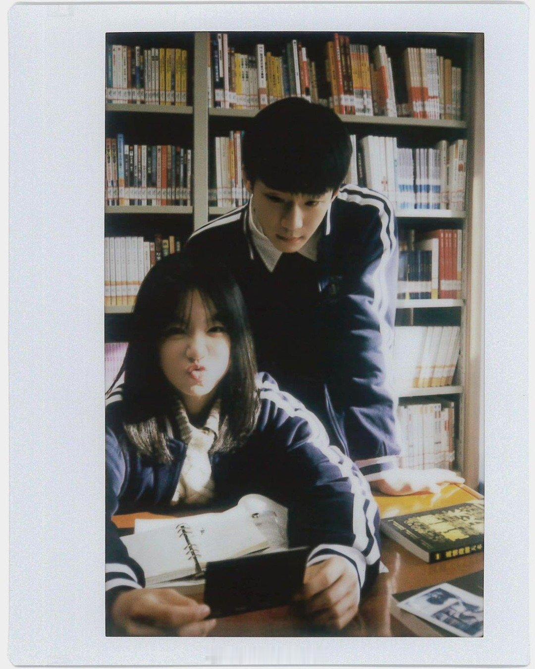 徐梦洁=校园剧女主本人！《三人行》中她穿着校服出现，干净纯粹的模样直接拉满青春回