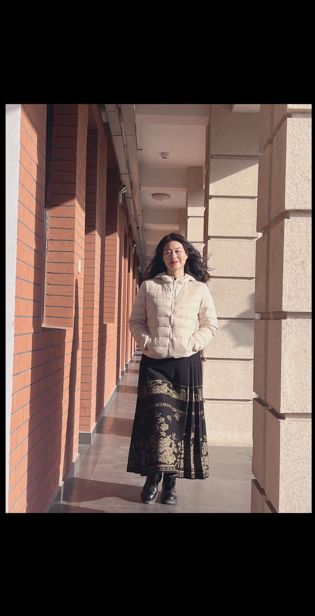 一个人在这世上走一遭，就是一个体验的过程，凡事不要太过，懂得分寸，懂得看开，不过