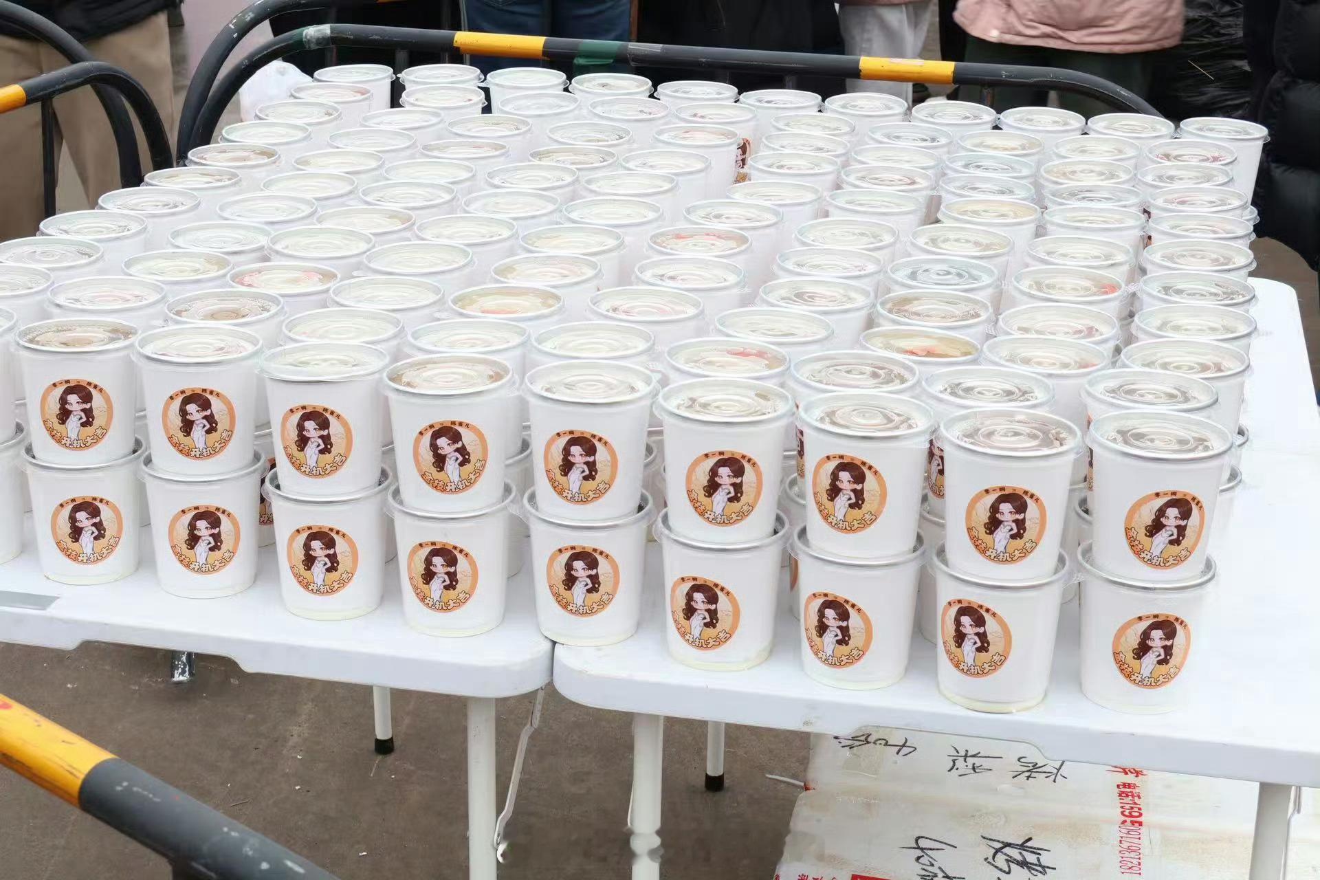 李一桐金枝逆应援，给粉丝准备了披萨奶茶祝金枝今日开机大吉，一切顺利 