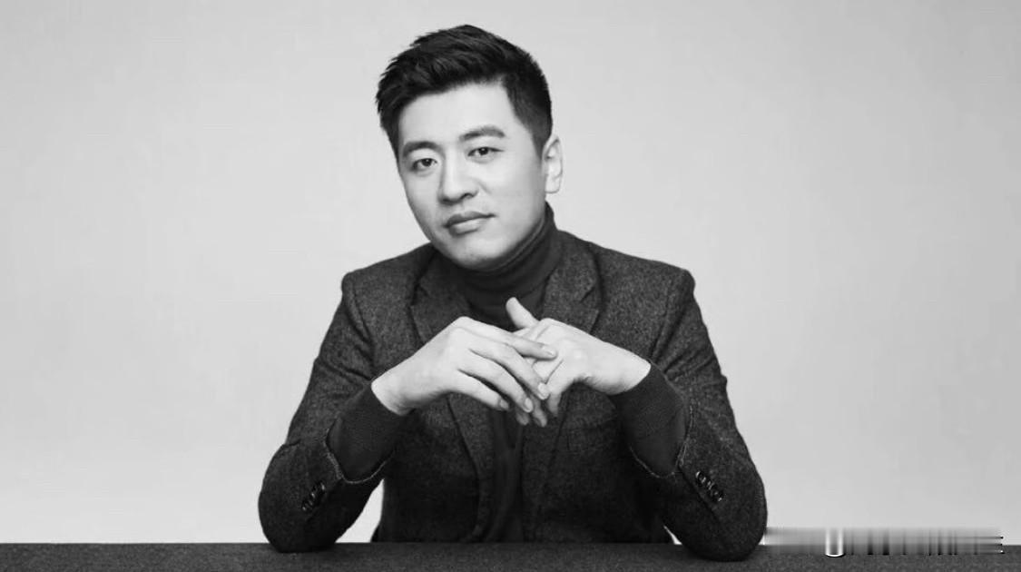 张雪峰老师说：
“专科的人，都在努力升本；本科的人，都在努力考研；无学历的人，都