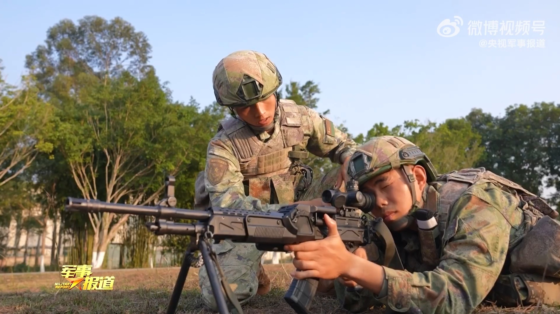 21防这附包里面装的是QJB201的弹链盒吧。