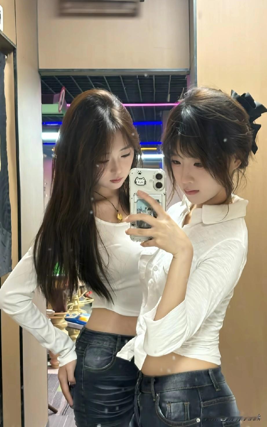 谁家少女曾白衣，谁家白衣也少女