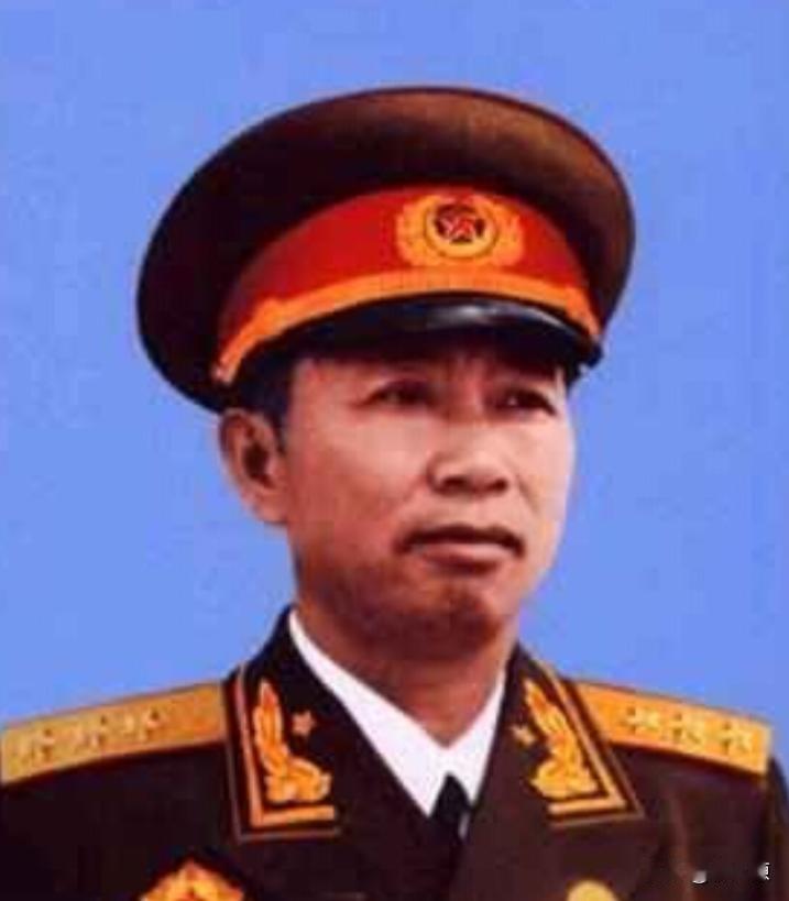 [微笑]1950年，苏联向中国提供了100架战斗机，谁料飞机却没有副油箱，刘亚楼