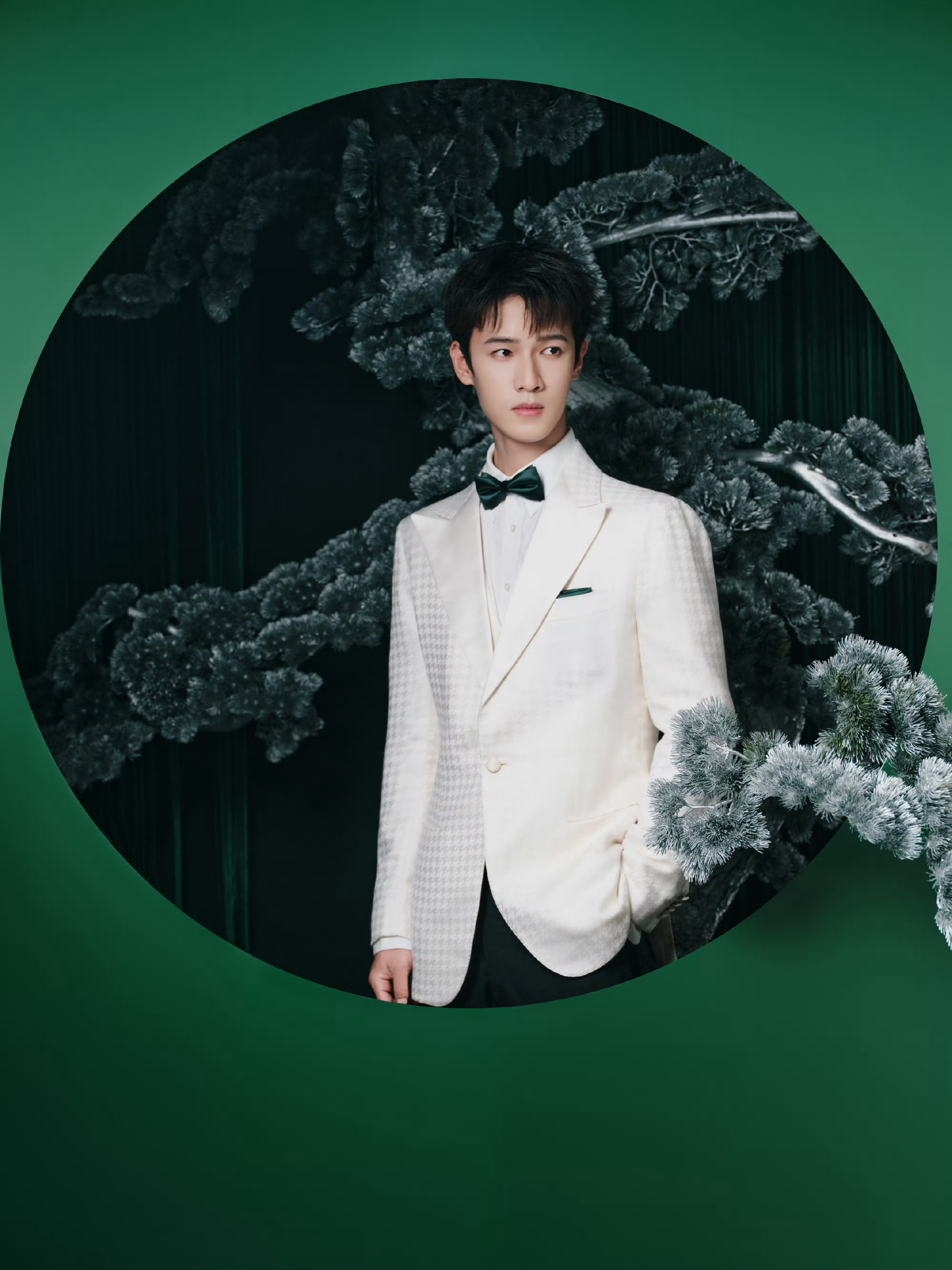 当然是小森林的新郎啦[爱慕] 李昀锐这优越的头身比[爱你] ​​​