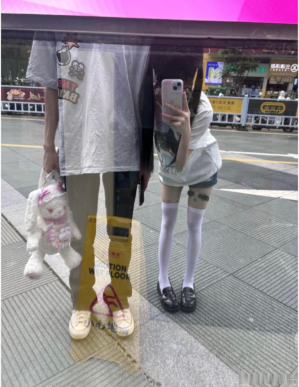 这是我们俩完成的第一个作品 ​​​