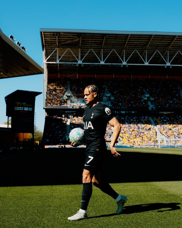 #西蒙斯无缘美加墨世界杯# 热刺官方发布伤情公告，哈维·西蒙斯十字韧带断裂，将接