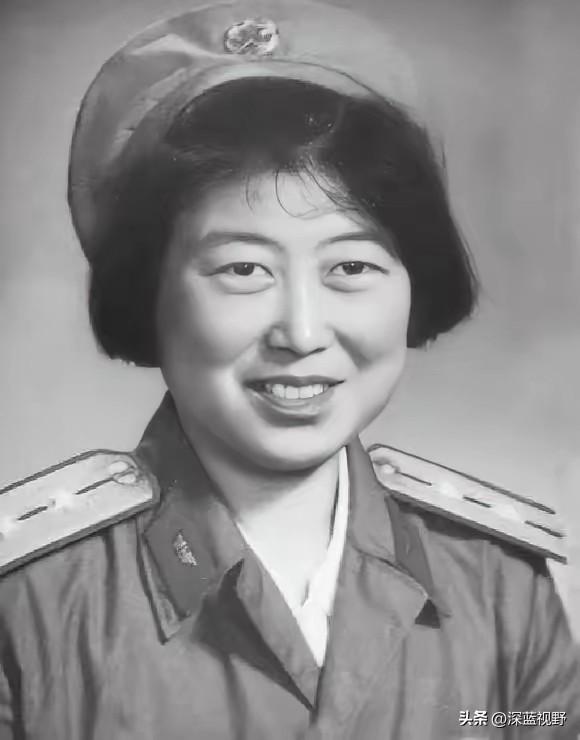 1964年，热恋中的女飞行员，被派往西北执行绝密任务，结束后回家结婚。可是怀了2