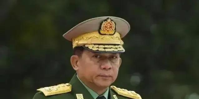 “缅军兵败如山倒，敏昂莱不愿站在中国对立面，端了明家向中方示好。

缅甸政府军本