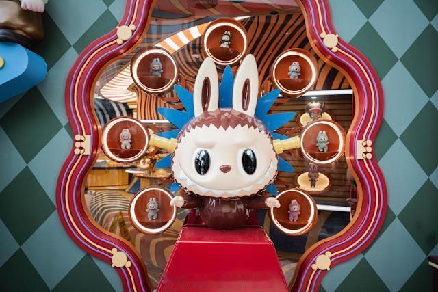 「 據報取得 電影版權..」《香港信報》財經新聞： （9992.HK）創辦人王寧