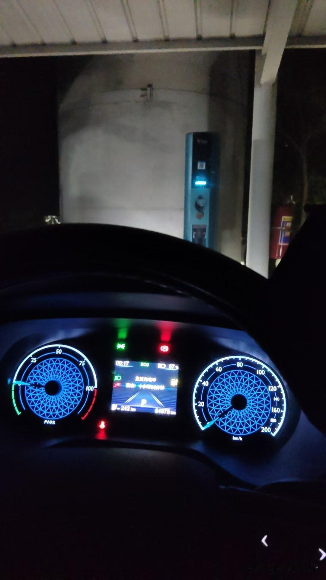 不管你卖什么都会有人觉得贵，奔驰宝马保时捷很贵可买的人越来越多，河里的水不要钱，