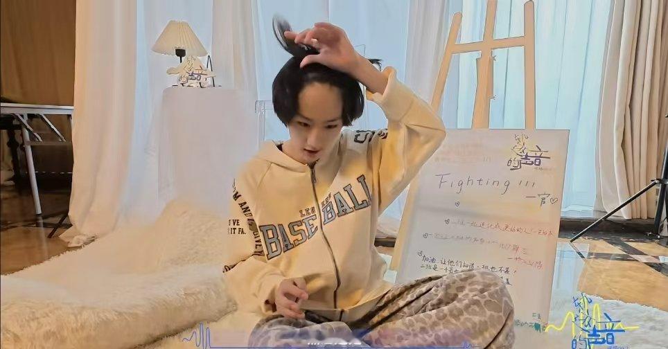 李煜东发际线东东下次别这么撩头发了 