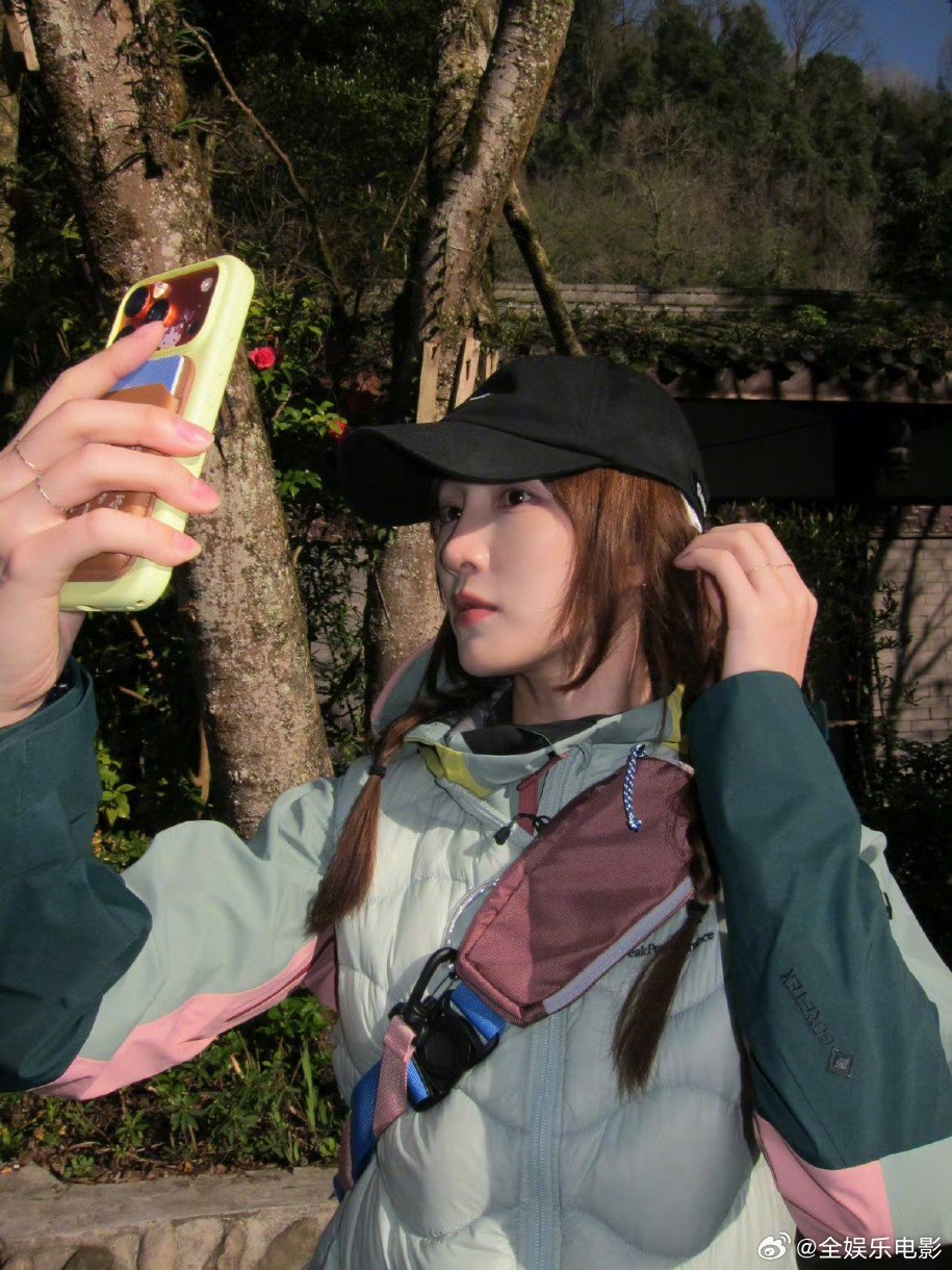 孟佳说的是哪个品牌孟佳一定是我站的不够高孟佳说品牌邀请她看秀但是把她忘在后台，开