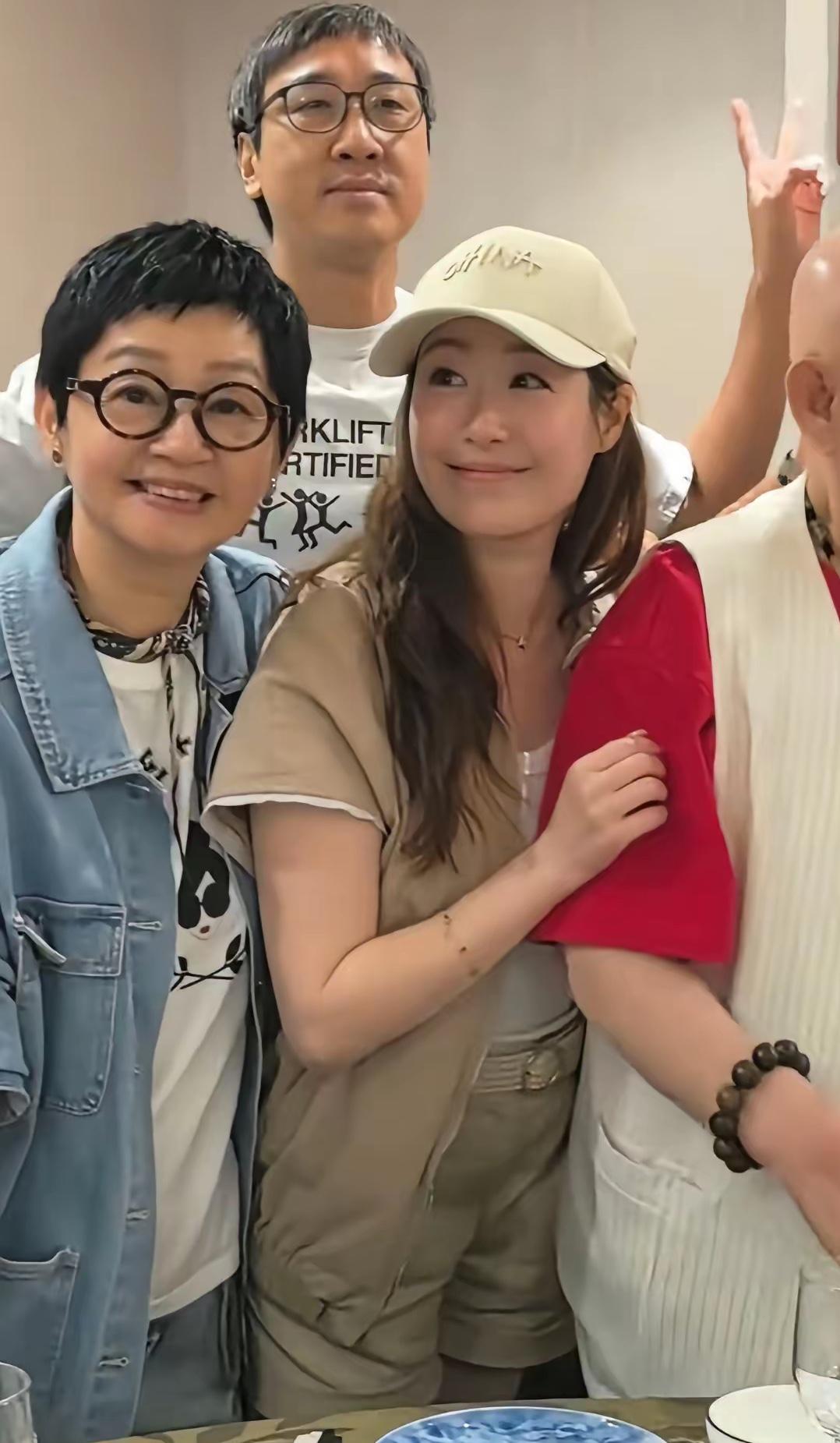 7月31日，香港一家老牌酒楼里，《少林足球》来了一场25周年的“迟到重聚”。
