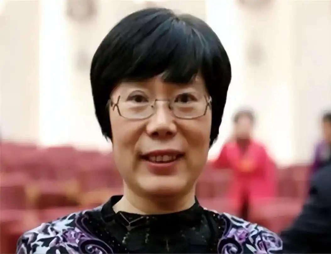 [微风]2004年，山东女子因在坐月子时觉得无聊，找来美国两套顶级密码破译，谁曾