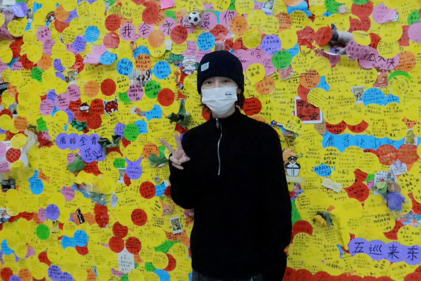 很久没看鹿晗短发了想看我哥头发好像长长了虽然长发也很好看啦