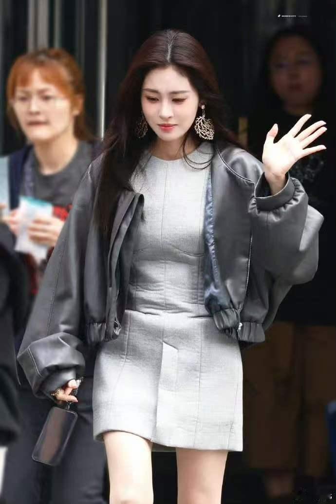 张碧晨歌手唱了网友选的歌歌手2026期待周五舞台亮相，等着欣赏张碧晨又美又飒的完