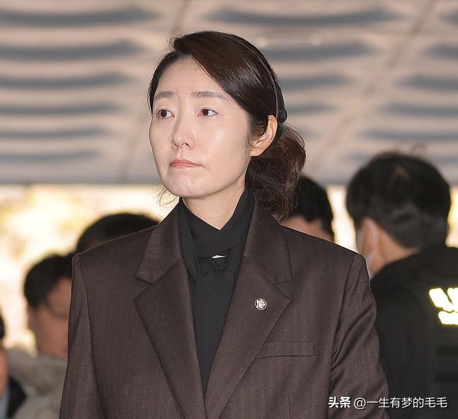 3月7日韩国共同民主党前议员姜善宇接受了警方拘捕后的首次调查，讯问时长共计7个半