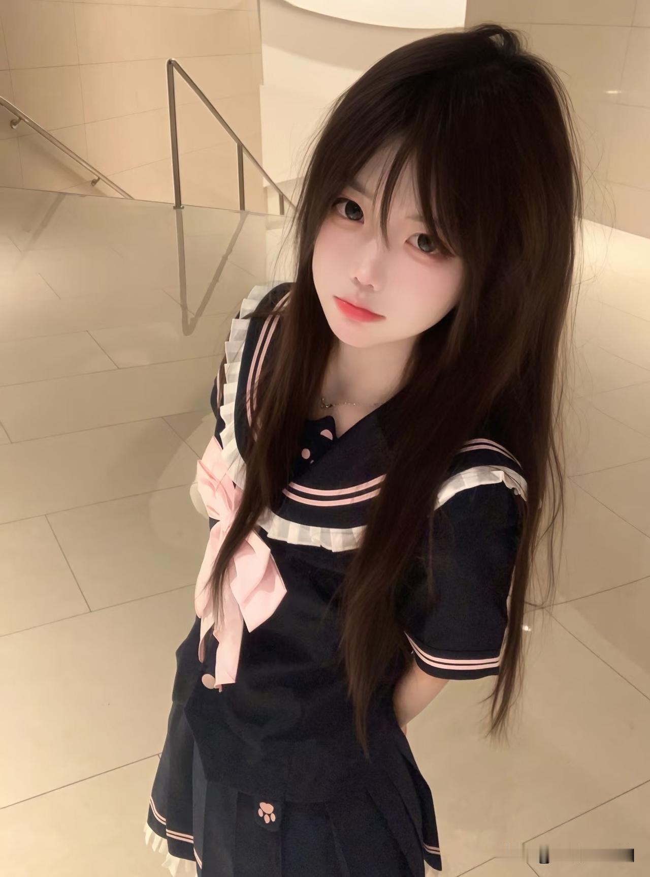 甜美校园风少女，元气满满的一天！💕📸