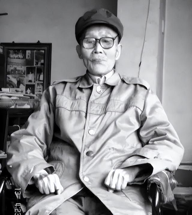 1941年第二次长沙会战，湖北籍军人郑贵玉捅死第一个日寇后，感觉日军的三八枪刺刀