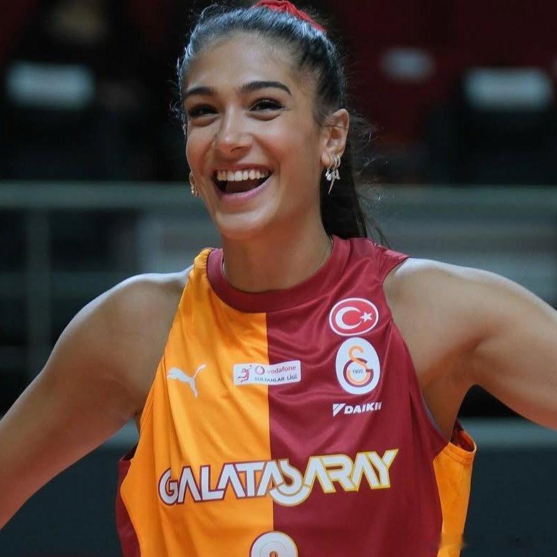 🟡🔴 加拉塔萨雷俱乐部已与亚塞明·居韦利达成协议，续签一年合同。 