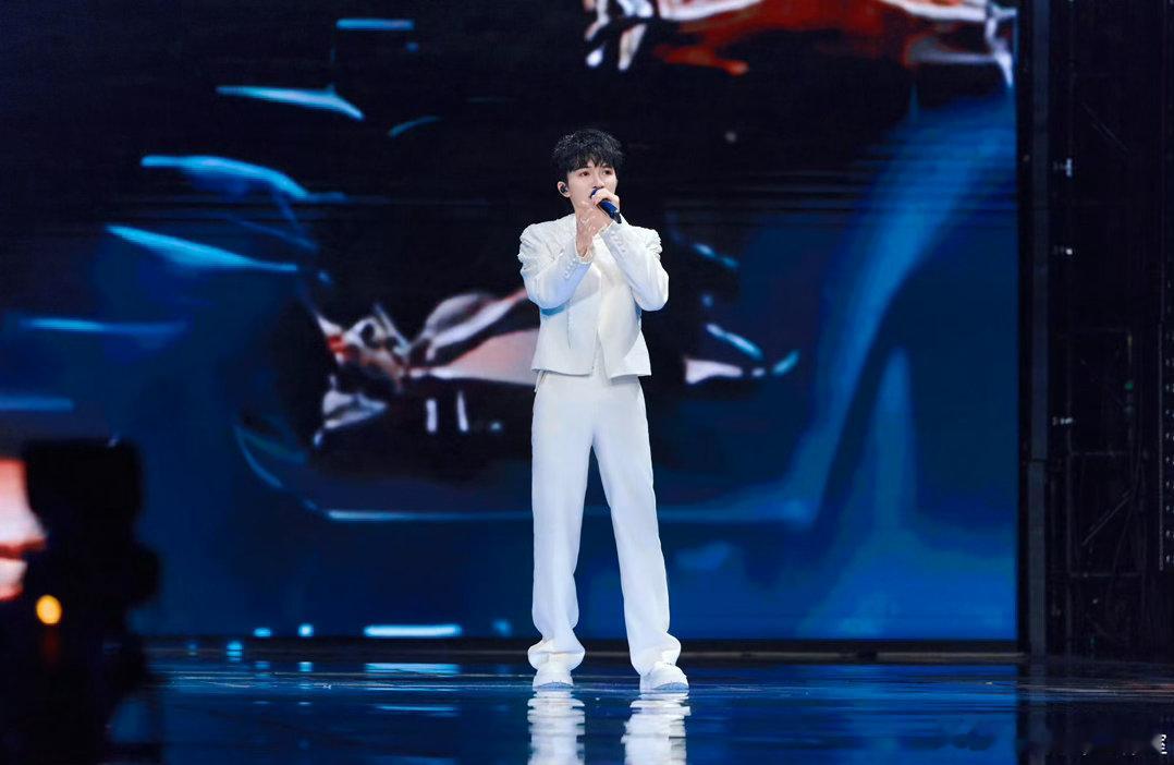 周深修星星的人已上线不愧是你啊周深，周深《修星星的人》已上线，包好听的，好治愈的