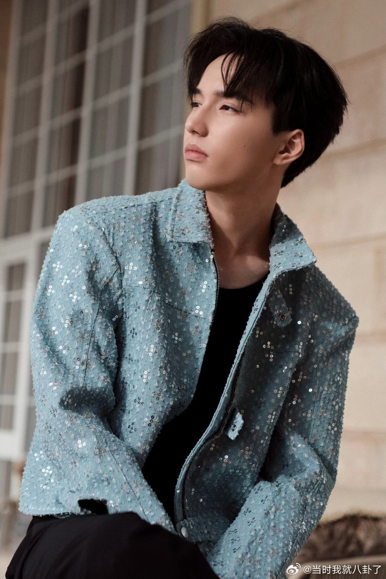 迪玛希弟弟颜值 迪玛希弟弟曼苏尔·库达依别列根颜值也很顶啊！五官深邃立体，有着少