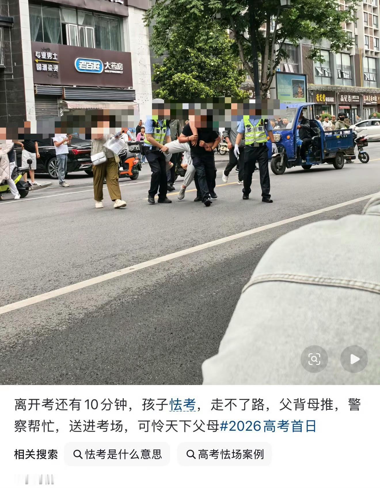 高考真的是全社会最后把你当巨婴的一刻，上了大学没人在意你考不考证延不延毕。 