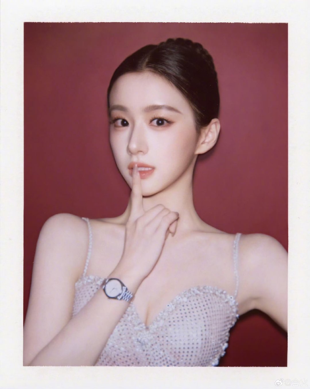 卢昱晓包上恩撕拉片卢昱晓包上恩的撕拉片来啦，俩美女一起真好看，看着就舒服！ ​​