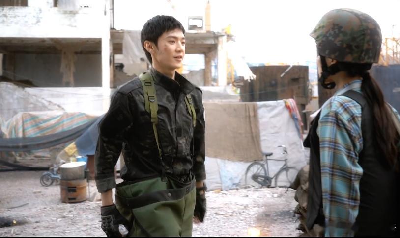 陈哲远走戏哭了 角色间的互动在陈哲远的演绎下显得格外生动。尤其是那颗苹果的交换，