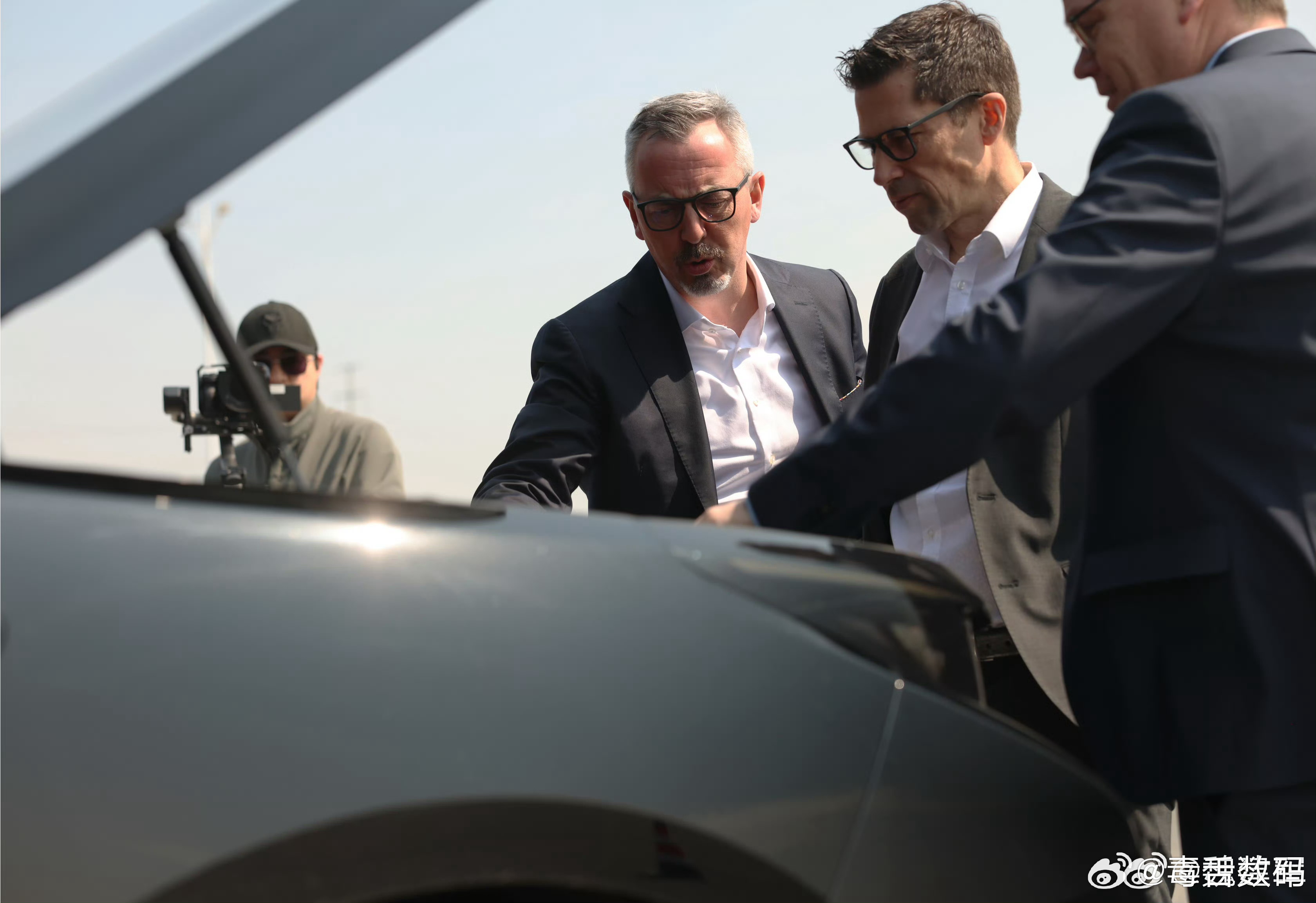 近日，宝马集团研发高管亲自带队，携电池、整车、驾控、中国研发等全核心板块的技术高