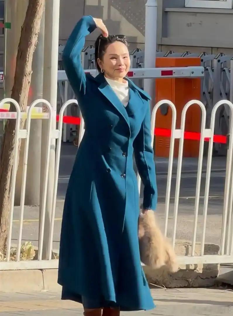 伊能静讲她的养生之道，其中一条，从不喝冰水。不知真假，反正我看她这么会“养生”，