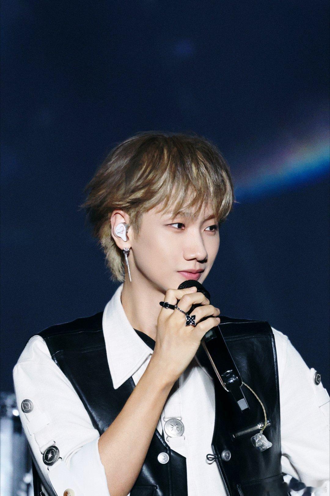 汪苏泷南昌演唱会售罄 「明日世界」南昌站预售刚开启火速售罄，实力根本藏不住！从舞