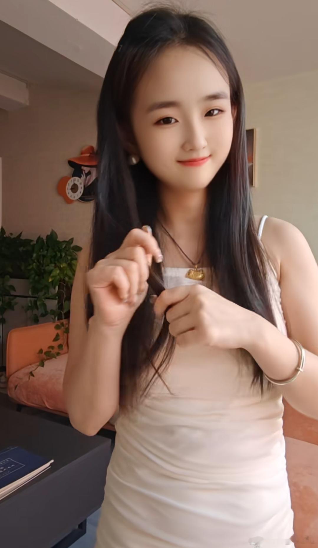 洋洋高锐·谁的爱不是爱◎她有一帘幽梦你……有……啥她有窈窕身姿你……爱……吗◎她