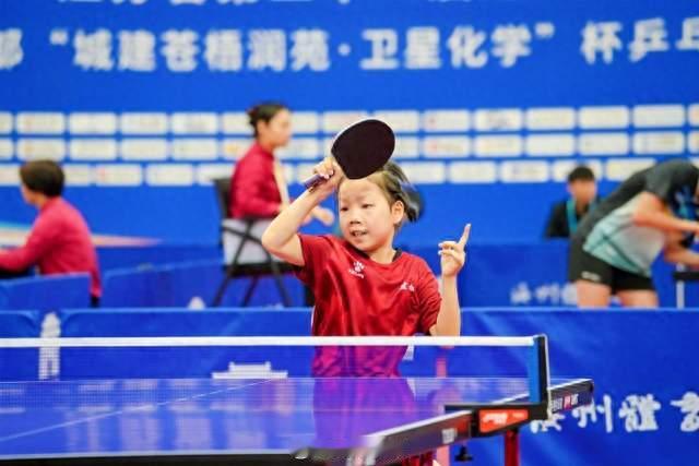 厉害了，蒯曼8岁妹妹省运会女单夺金，3比0未丢1局，天赋惊人！