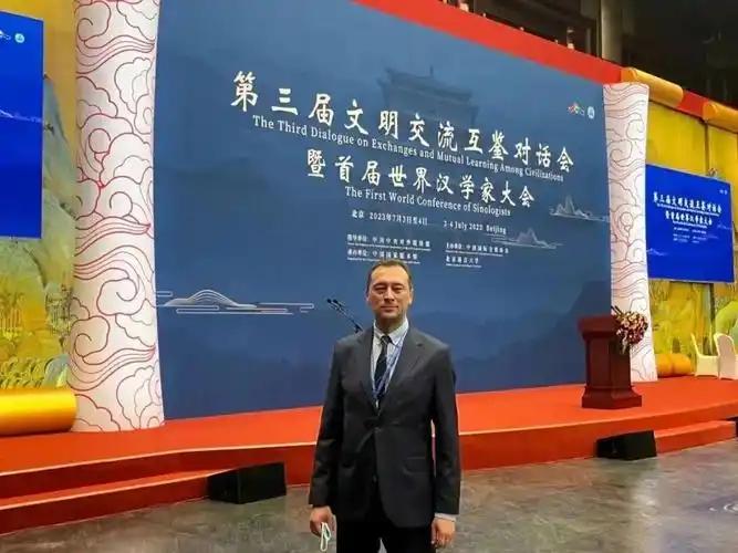 土耳其汉学家吉尔，最近他来中国，透露了一个惊人的消息。他翻译的《孙子兵法》在土耳