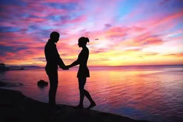 “想白嫖5年？没门！”浙江杭州，男子与女友同居5年，将自己的工资卡给女友保管。两