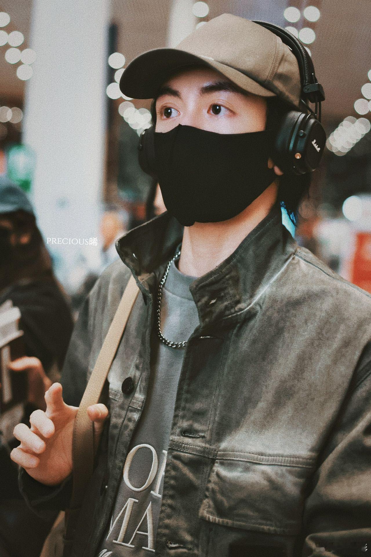 被曾舜晞机场路透帅没招了 天哪，真的也太养眼了吧，不得不说被曾舜晞机场路透帅没招