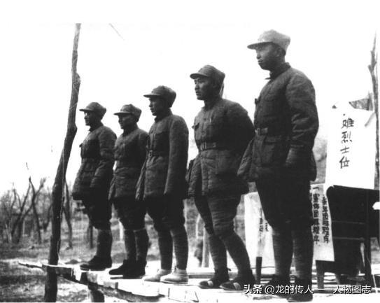 李达(左四)与刘伯承(左一)、政委（左二）、蔡树藩(左三)、王树声(左五)合影。