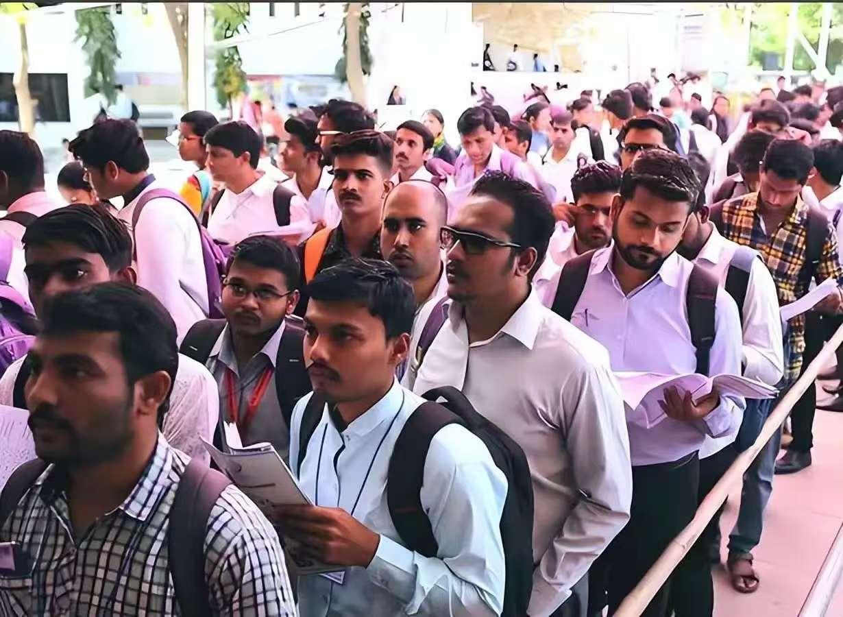 特朗普看穿了莫迪，也看穿了印度，印度人不停地生孩子，然后往加拿大和美国移民，抢工