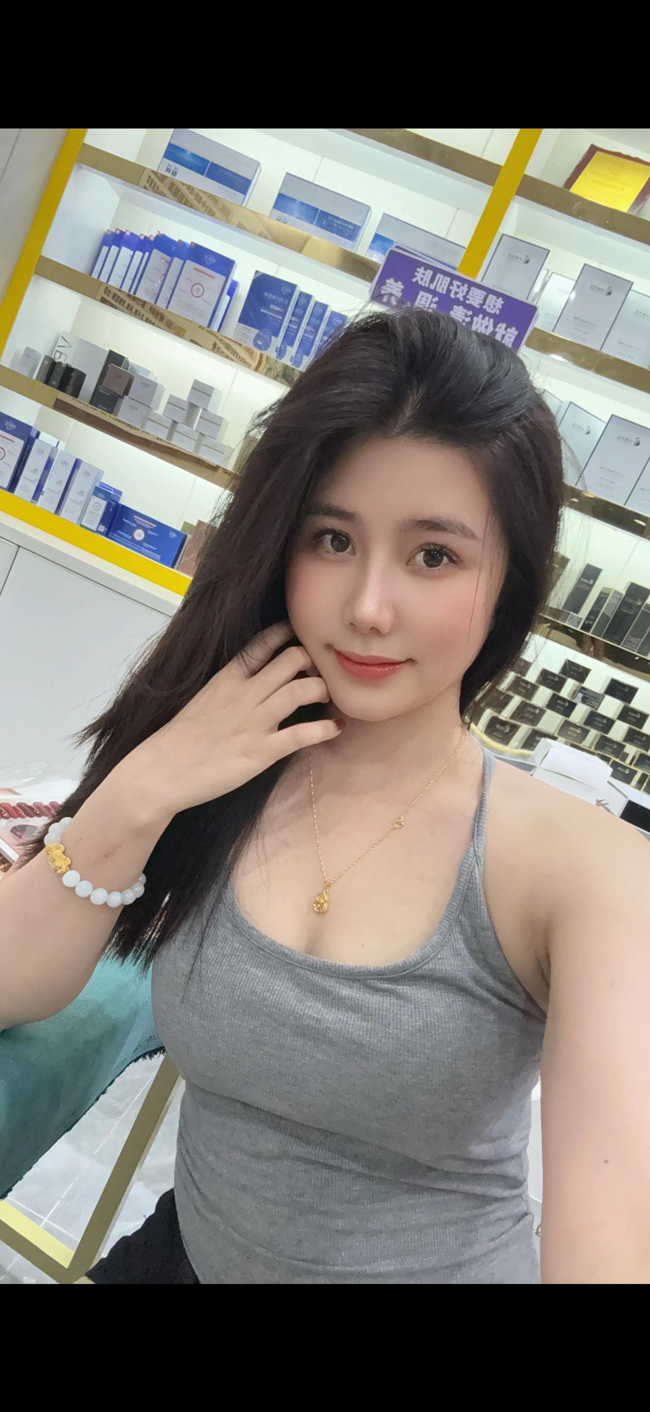 看着身边的朋友都陆陆续续交了答卷有的结婚 有得生宝宝 她们都在奔赴自己...