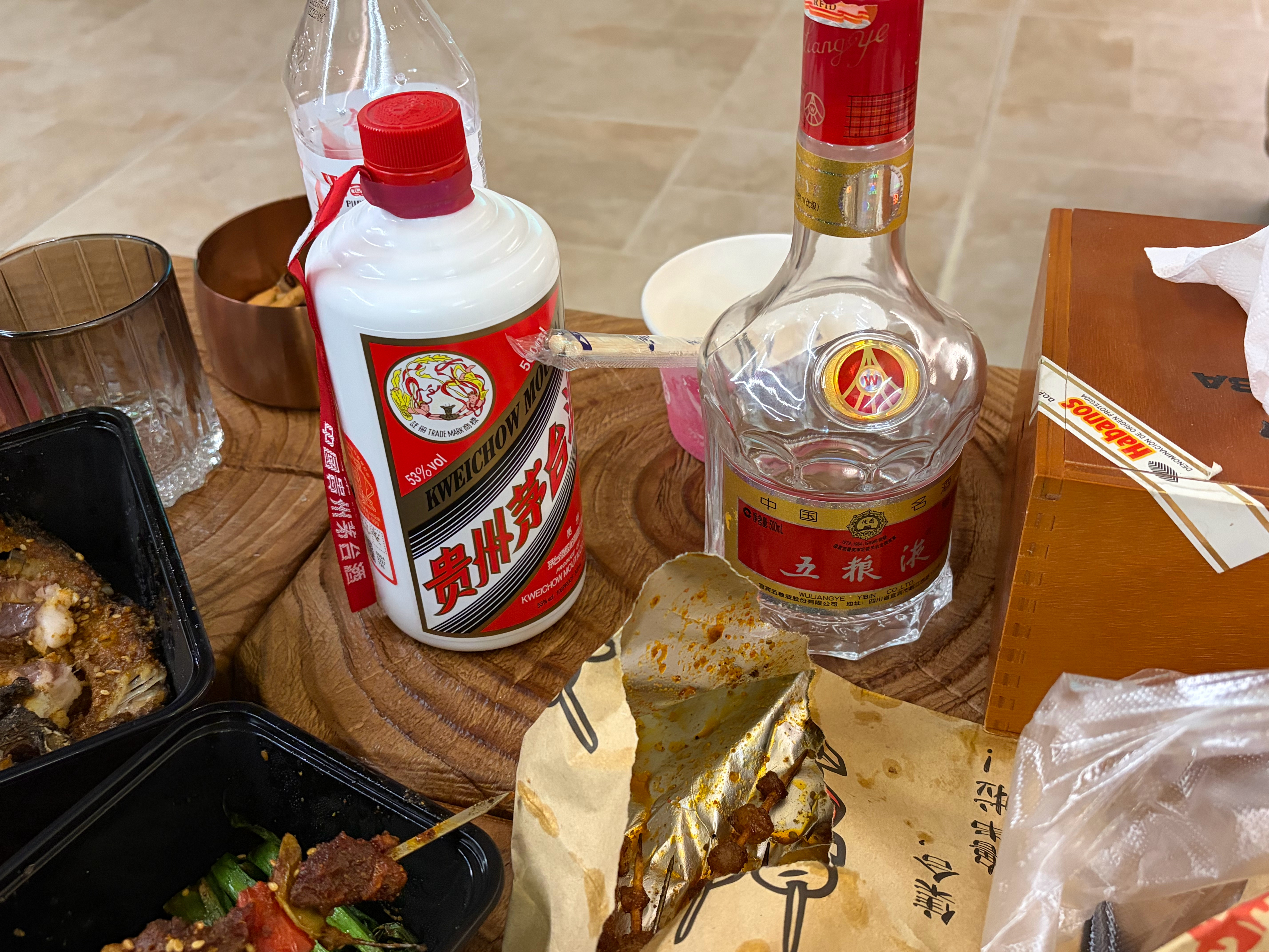 这个看球环境还不错吧干杯🍻 