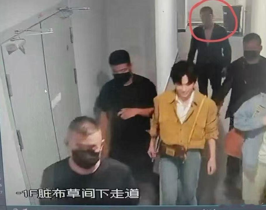 梓渝大眼音乐节全新单曲首次演绎  【收到几张图】之前梓渝被暴的酒店视频其实是想让