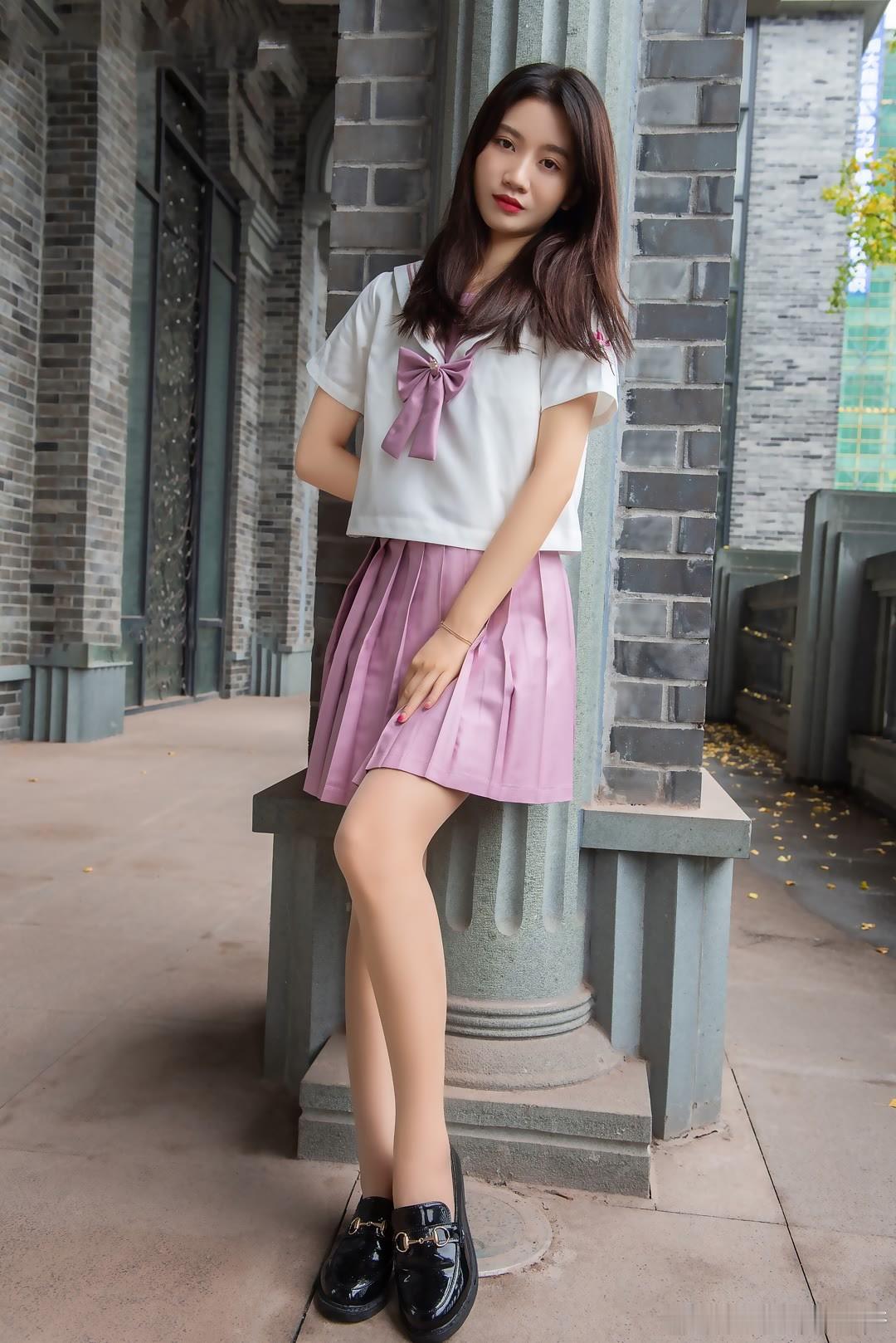 肉色丝袜配粉色水手服~ ​​​