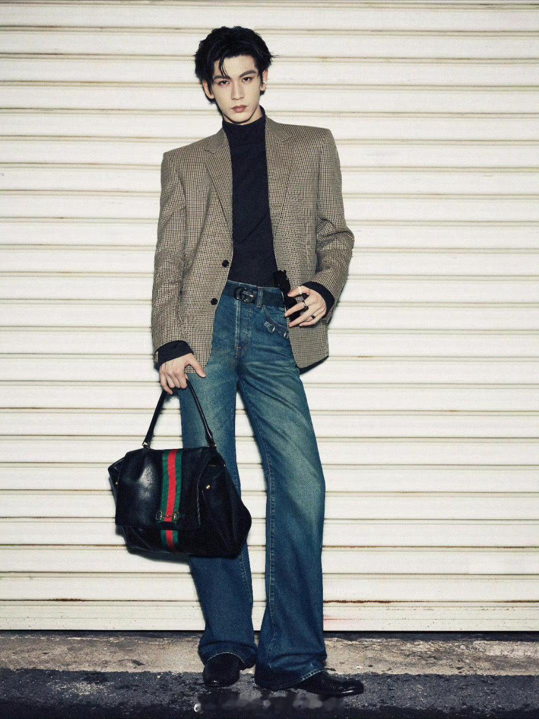 gucci小编之前点赞了张凌赫升title的评论，现在取消了，所以只是手滑？网友