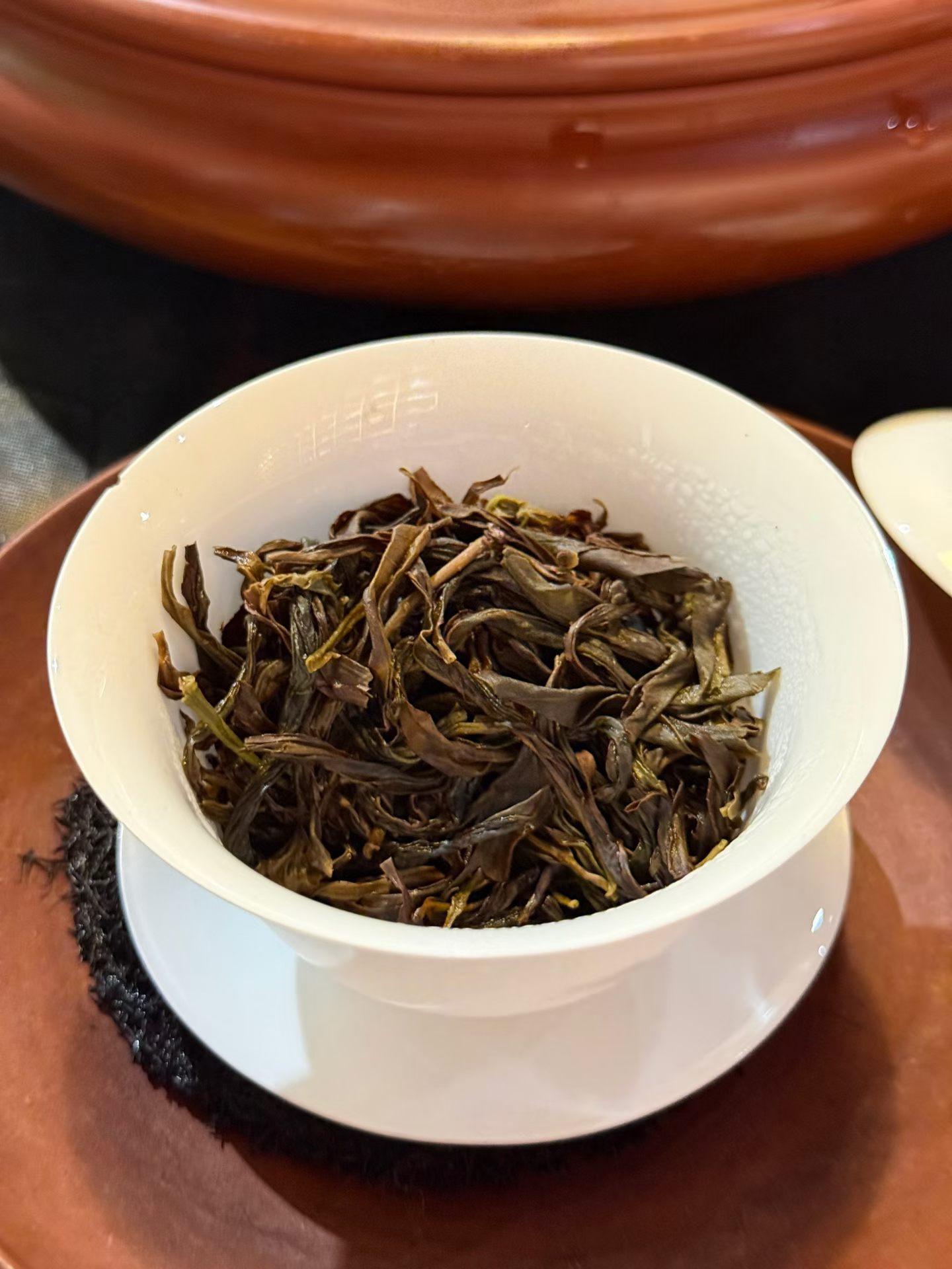 品茶赏器交友  人间万般忙碌好在一方茶席藏着独属于我的慢时光 